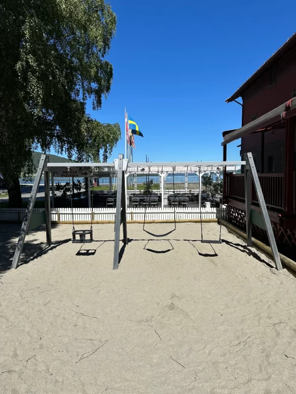 Trippelt huskestativ i miljøvennlige materialer.
