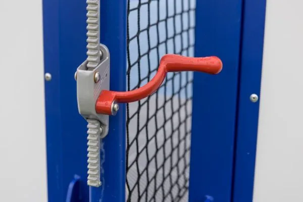 Nærbilde av nettstrammingen til pickleballbingen fra Moovment