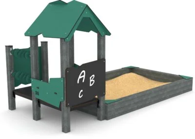 Recycled lekehus med sandkasse Recycled lekehus med sandkasse