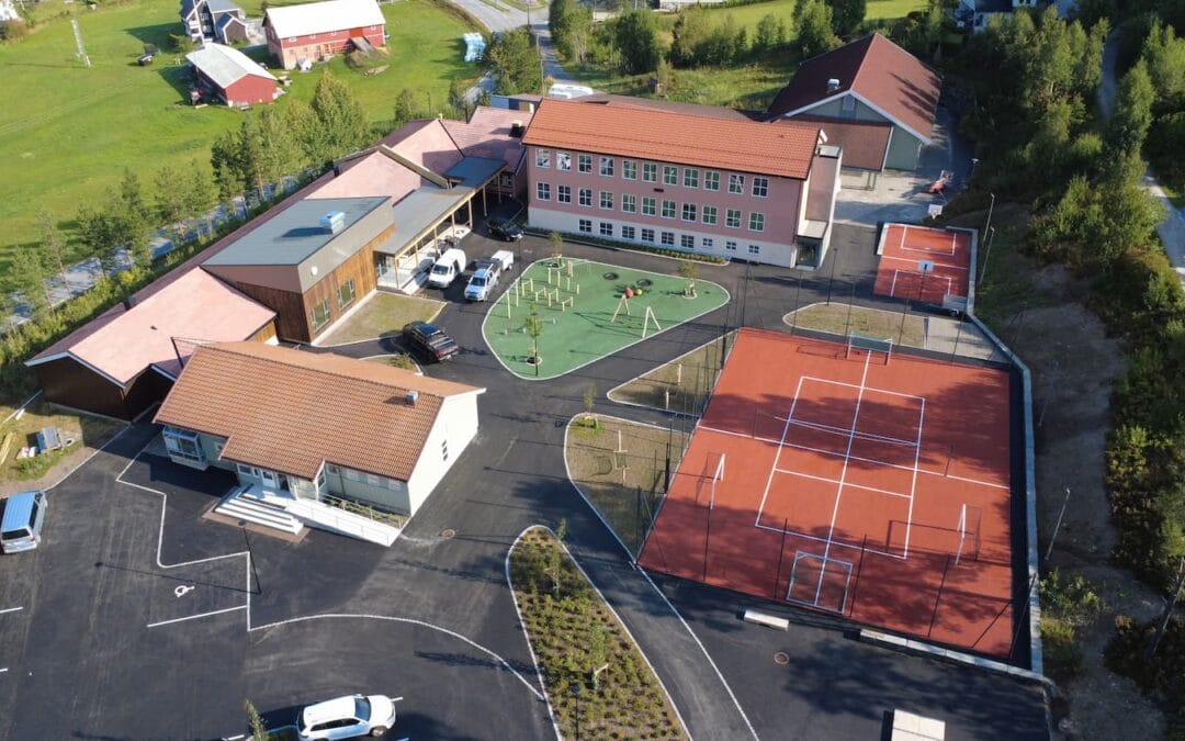 Tveit skule: Uteområder