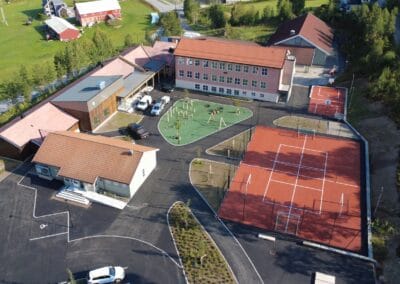 Tveit skule: Uteområder