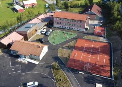 Tveit skule: Uteområder