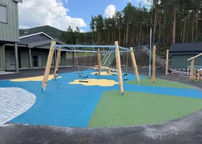 Leira Barnehage: Lekeplassutstyr