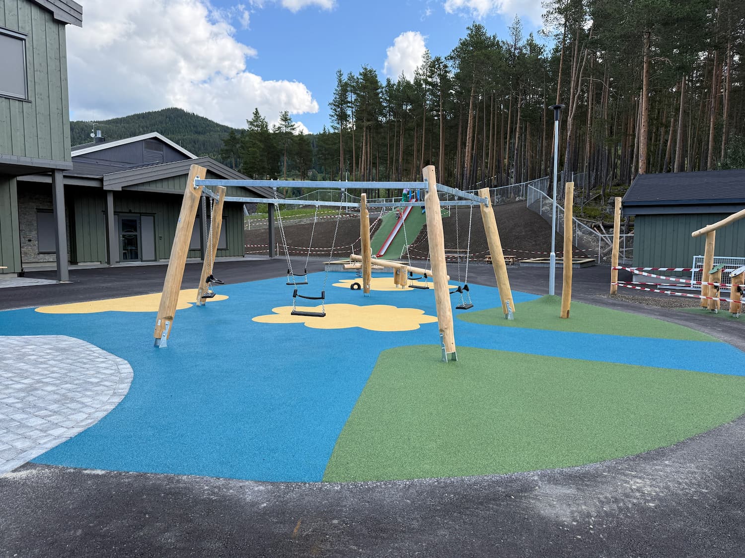 Leira bhg huskestativ Ballbinge med kunstgress