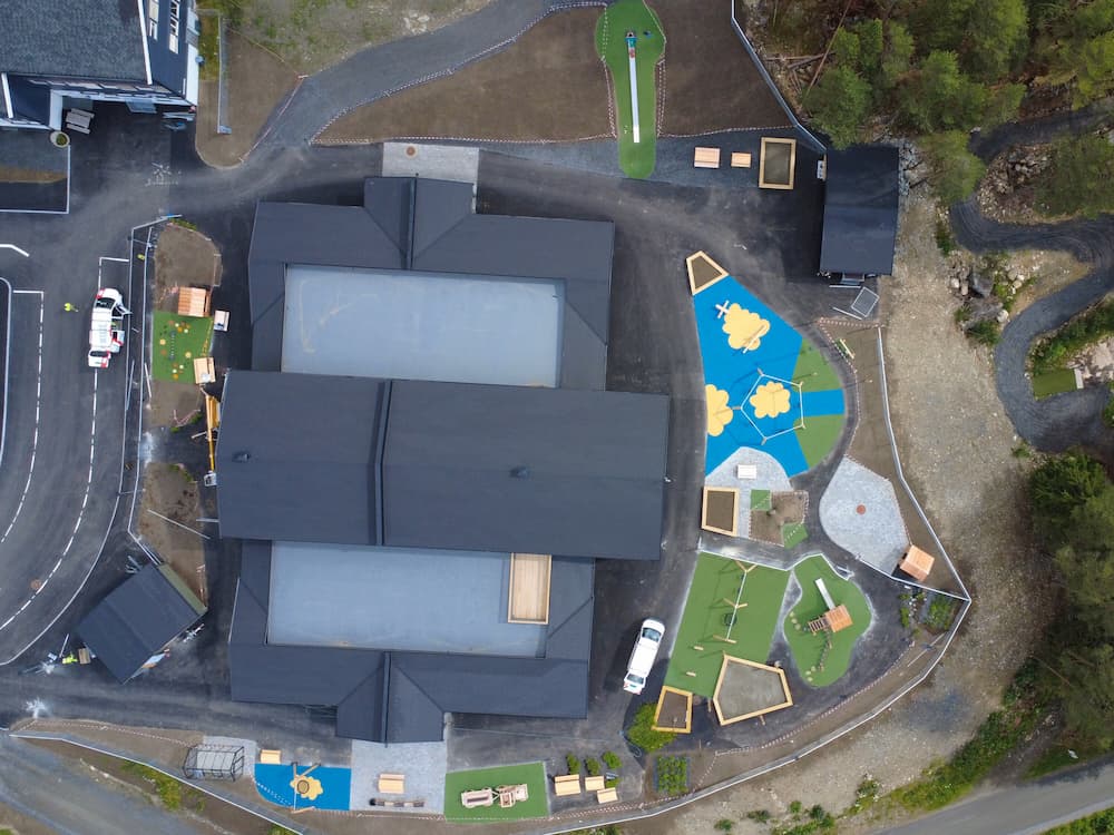Leira bhg drone ballbinge fra Moovment med kunstgress