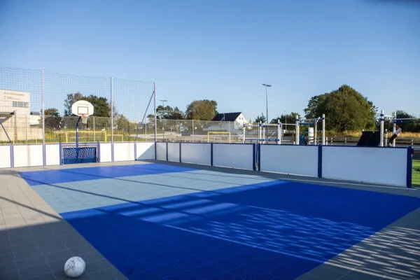 Pickleballbinge i blå og hvit farge