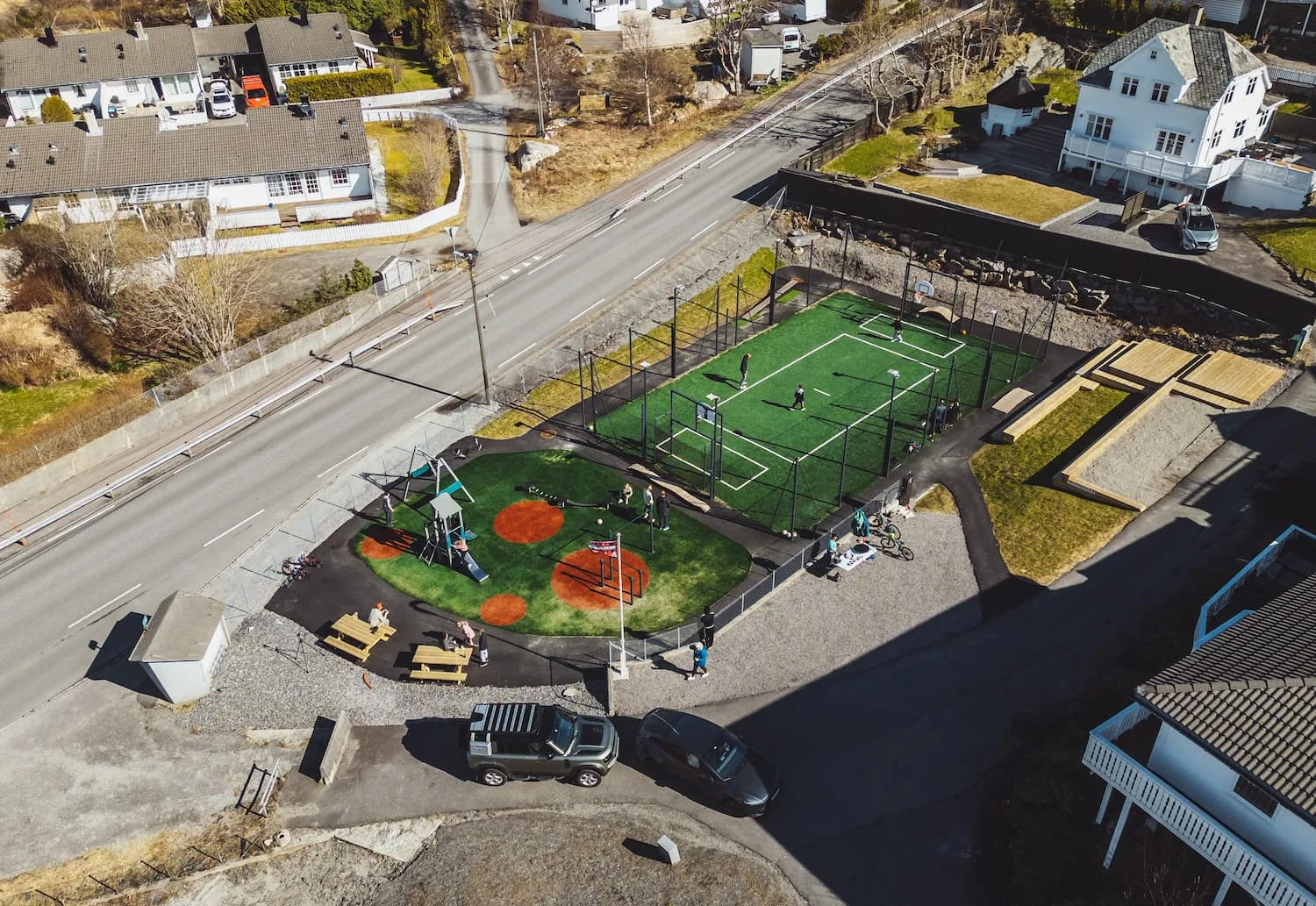 DJI_0021 (1) Nærmiljøanlegg på Sotra med multisportbane, sykkelpark og lekeplass.